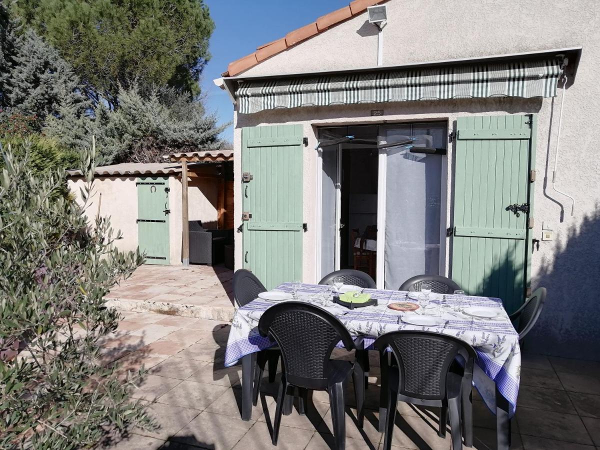 Sous Le Soleil De Provence Petite Maison Au Calme Et Tres Bien Equipee De 40M2 Avec Wifi -Jardin Prive-La Piscine Est Commune A La Residence Et Ouverte Du 1Er Mai Au 30 Septembre De 09H A 21H,En Juillet Et Aout Reservation Uniquement Du Samedi Au Sam Forcalqueiret Eksteriør billede