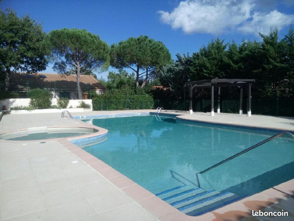 Sous Le Soleil De Provence Petite Maison Au Calme Et Tres Bien Equipee De 40M2 Avec Wifi -Jardin Prive-La Piscine Est Commune A La Residence Et Ouverte Du 1Er Mai Au 30 Septembre De 09H A 21H,En Juillet Et Aout Reservation Uniquement Du Samedi Au Sam Forcalqueiret Eksteriør billede